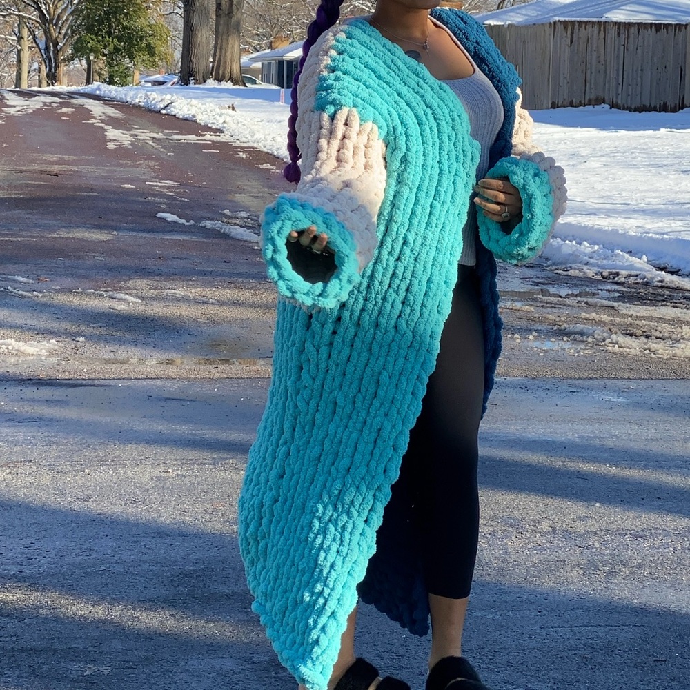 Luxury Oversized knit Cardigan (handcrafted) - Picture 3 of 4
